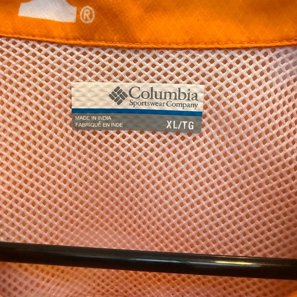 Columbia PFG TN Volunteers Slack Tide Button Up Shirt - Picture 2 of 3